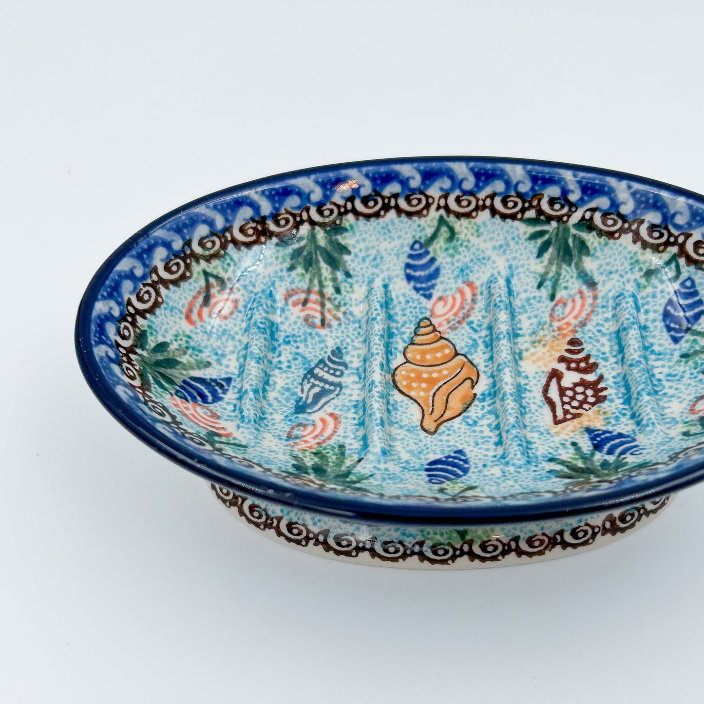 This 6” Polish pottery soap dish. UNIKAT Ocean Whisper pattern, that is hand painted with shells and aquatic life.
Ceramika Artystyczna Company
5.75" X 3.86" x 1.81"