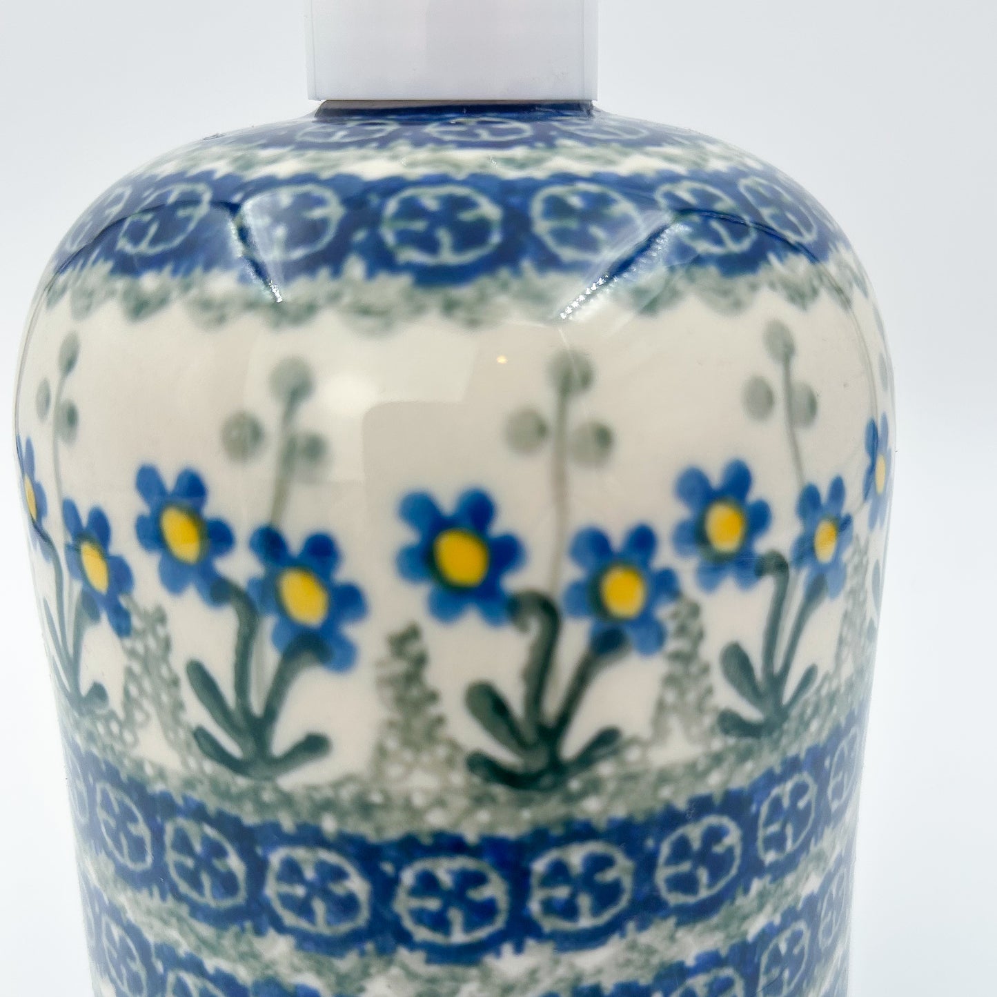 7” floral soap dispenser is a handmade by talented Polish artisans. Dimensions 6.73” x 3.74"
Ceramika Artystyczna Company