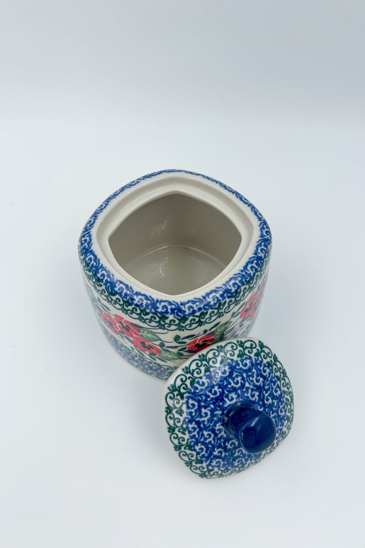 Polish pottery 9oz” square foral sugar bowl in Red Pansy Pattern.
Ceramika Artystyczna Company