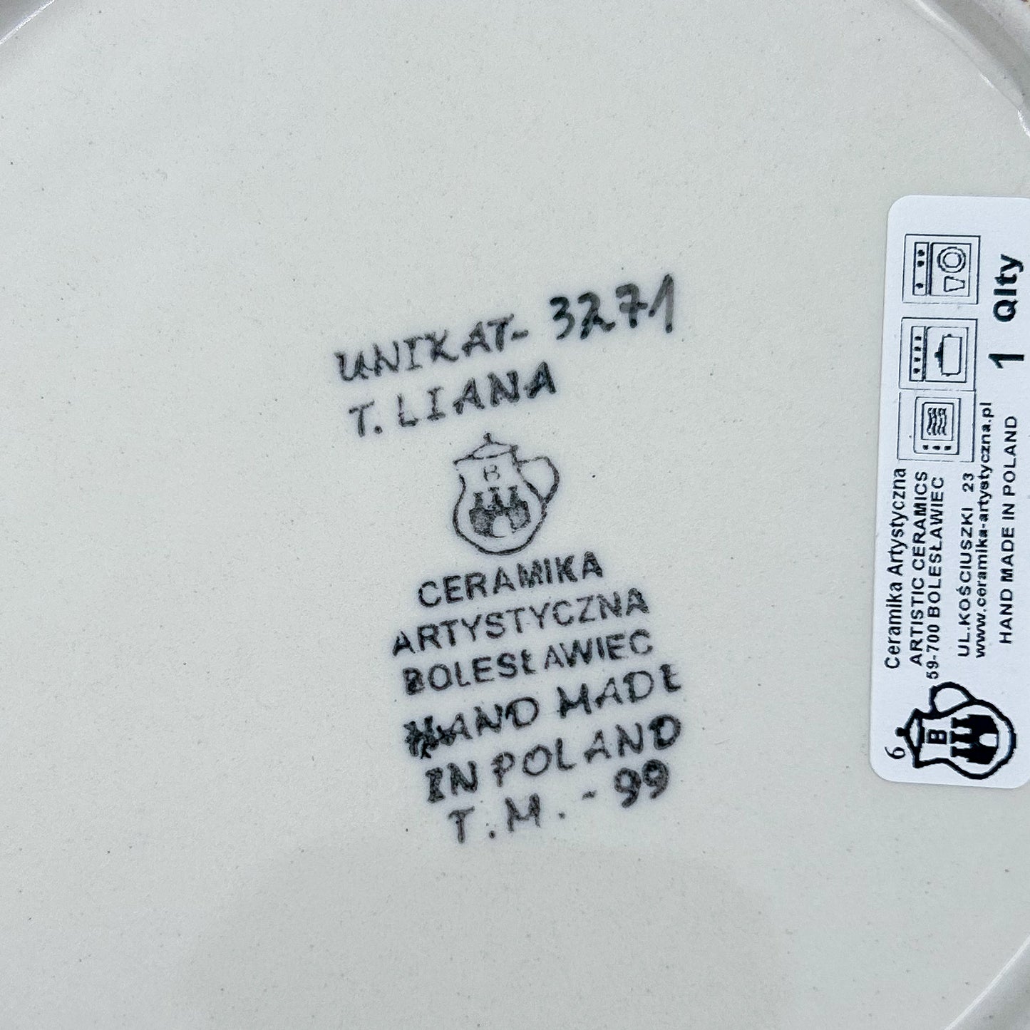 Polish pottery 7.91” round floral plate in the Unikat Hummingbird Meadow pattern
Ceramika Artystyczna Company