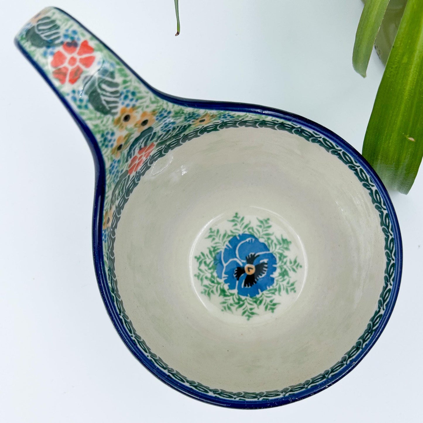 16oz foral bowl with loop handle in the UNIKAT Vibrant Bouquet pattern