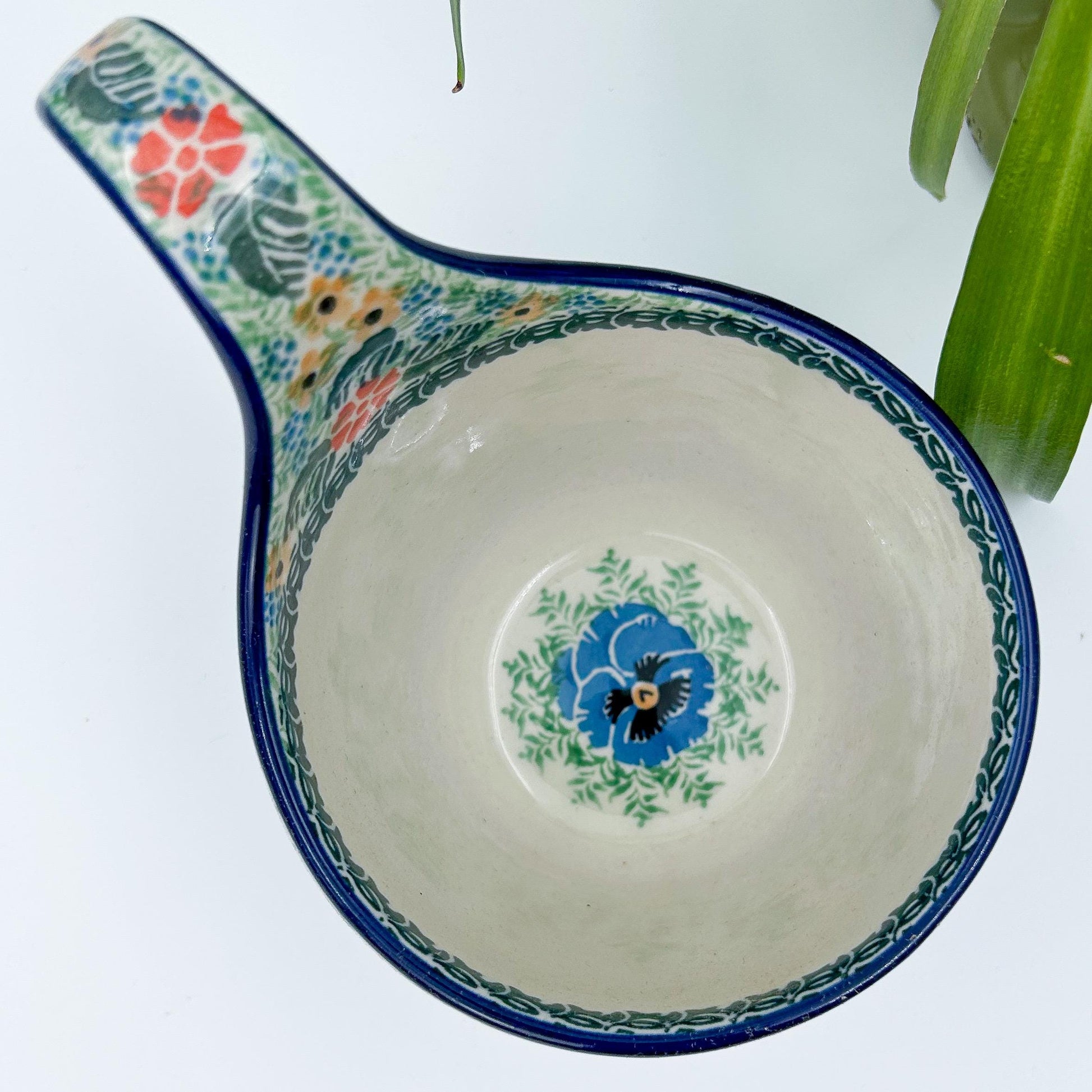 16oz foral bowl with loop handle in the UNIKAT Vibrant Bouquet pattern