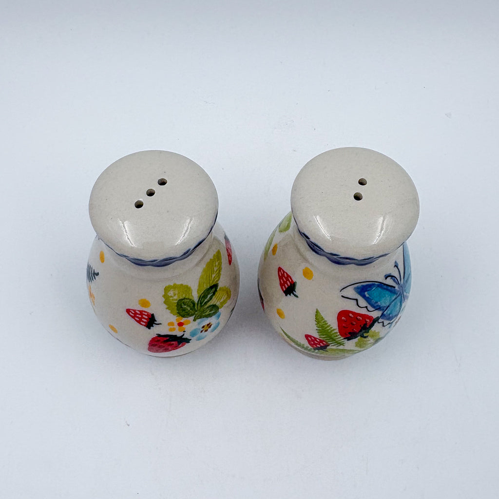 3” Salt and Pepper Shakers Olimp.  Handmade Polish pottery.  UNIKAT Berry Patch