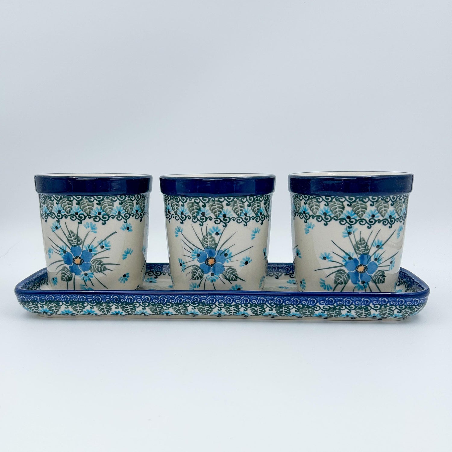 This 12” blue floral planter. This planter has 4 pieces. 3 small pots with a long 12” tray. Each small pot has drainage holes.
Dimensions 12.13" x 3.94" X 4.13'
Ceramika Artystyczna Company