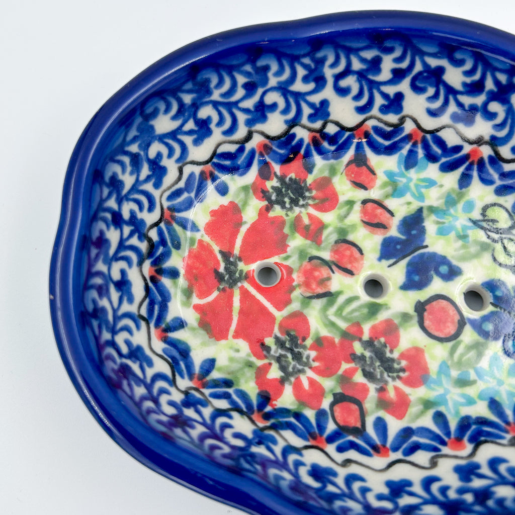 This 5” soap dish is a handmade by talented Polish artisans.
Ceramika Bona Company
5" X 4.25" x 1.26"