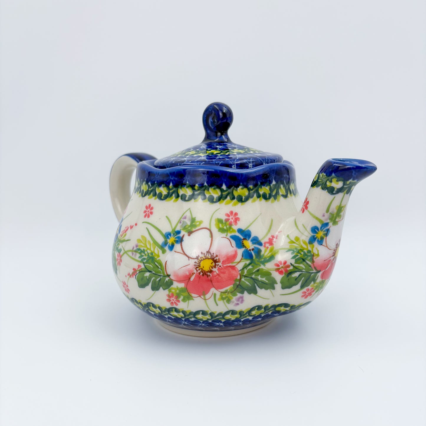 25 oz Teapot Fruti Handcrafted Potery in Poland.  Pink Ruffle Design