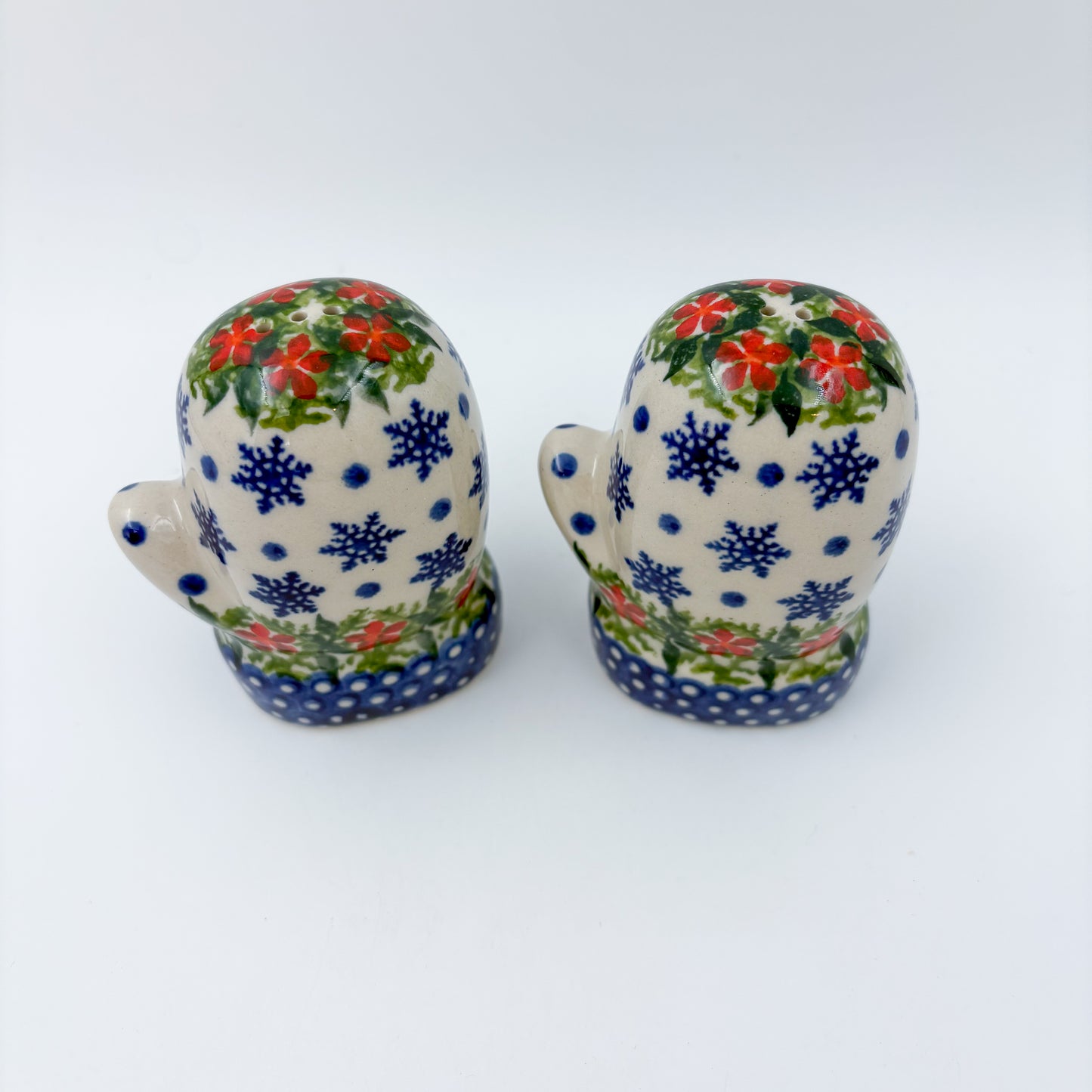 Mitten Salt and Pepper Shakers.  Handmade Polish pottery.  UNIKAT Snowflakes