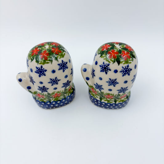 Mitten Salt and Pepper Shakers.  Handmade Polish pottery.  UNIKAT Snowflakes