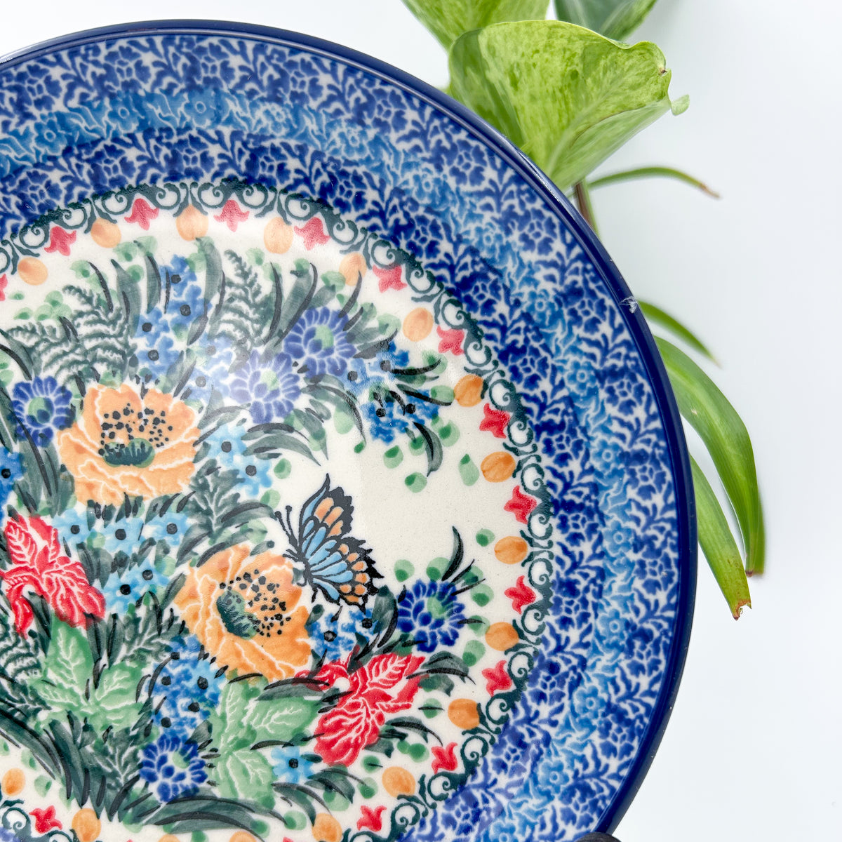 7.91” Plate.  Hand crafted Polish pottery stoneware: UNIKAT Sipping Nectar Design.