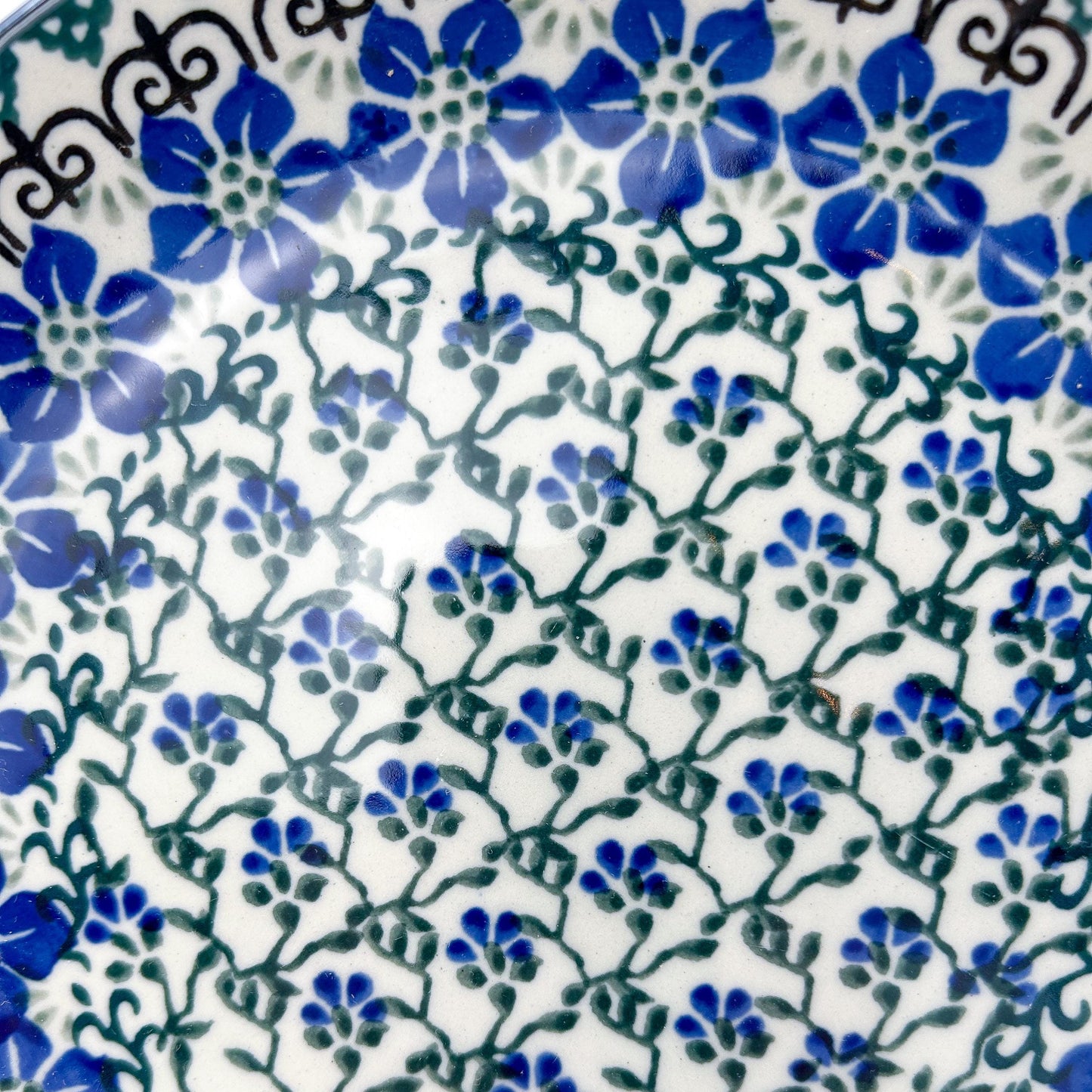  7.91” plate in the Unikat Blue Dogwood pattern