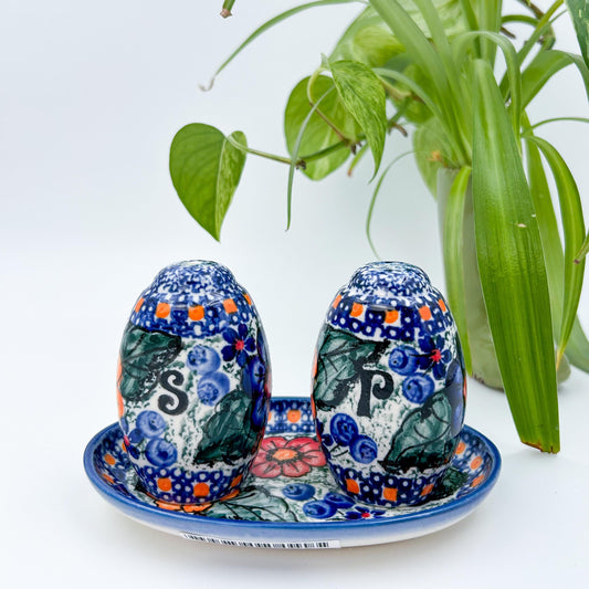 5” Salt and Pepper Shakers.  Handmade Polish pottery.  UNIKAT Bold Pansy
