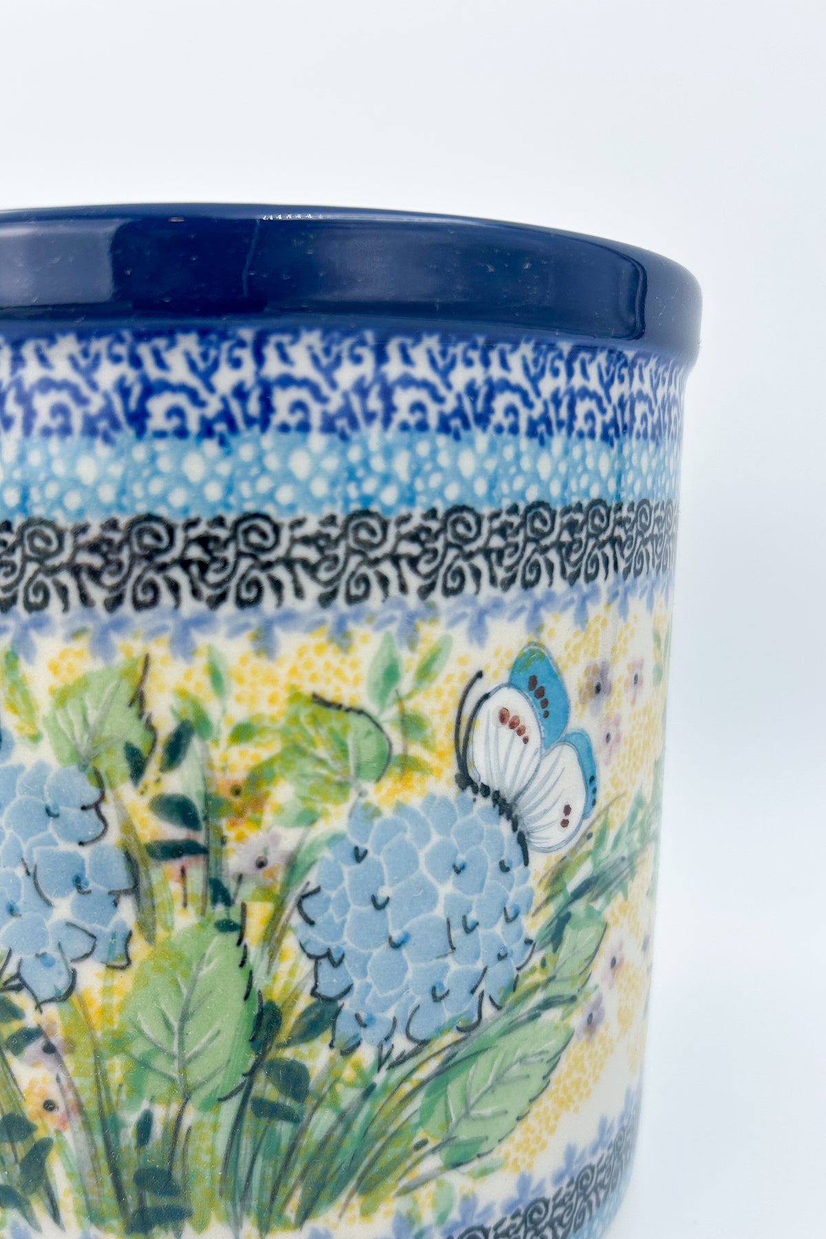 6” Blue hyudrangea Utensil holder is a handmade by talented Polish artisans. Polish UNIKAT signature utensil jar, hand painted
Ceramika Artystyczna Company