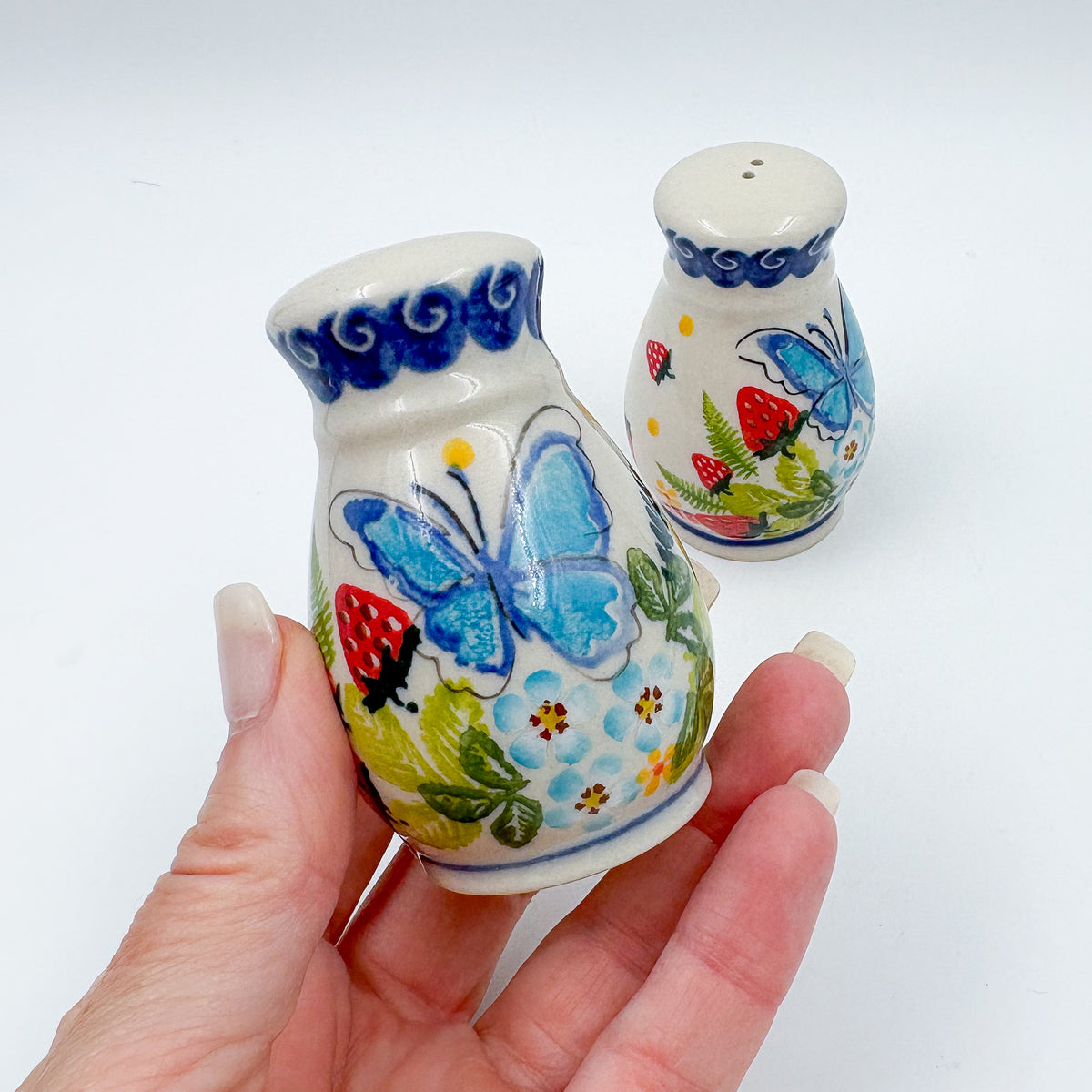 3” Salt and Pepper Shakers Olimp.  Handmade Polish pottery.  UNIKAT Berry Patch