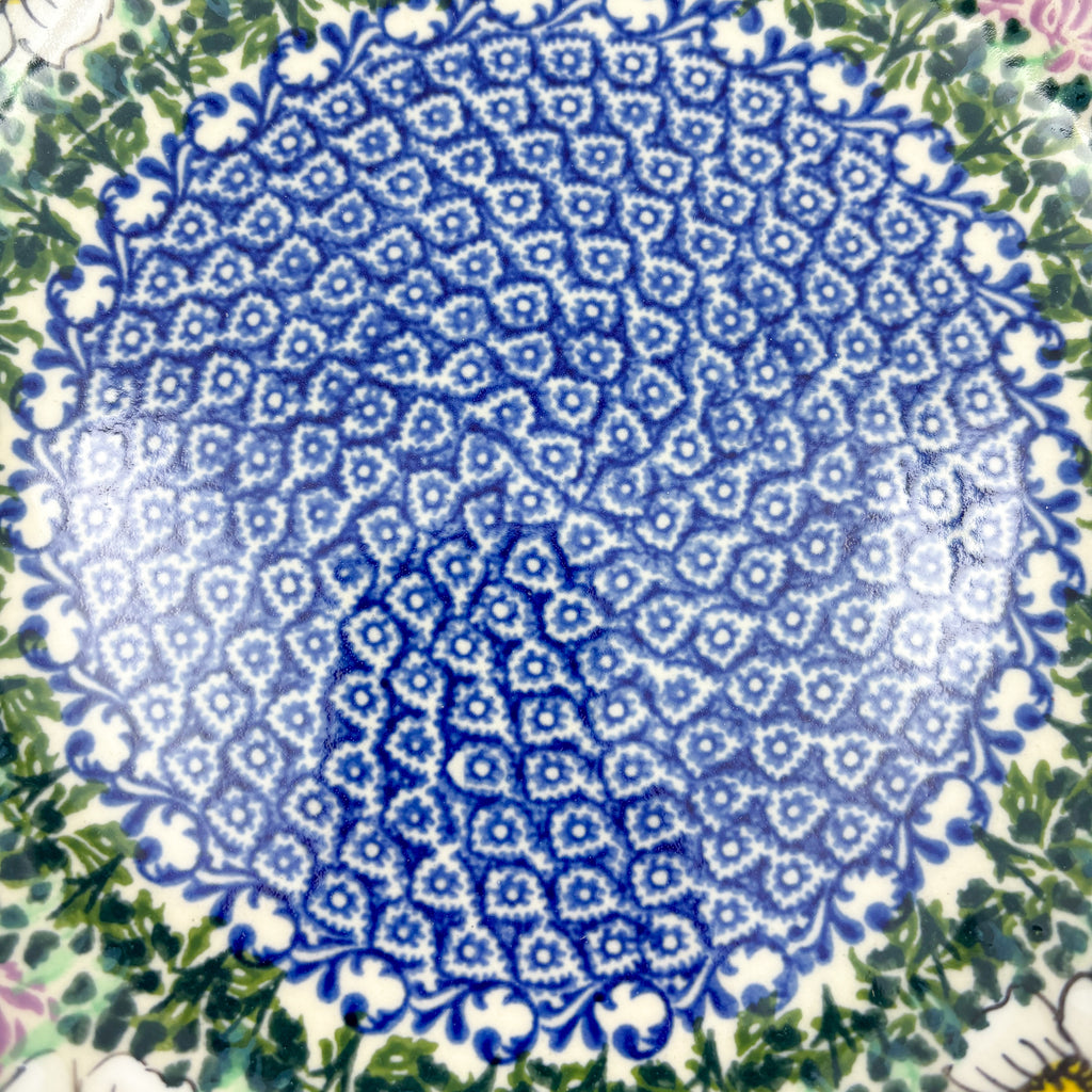 Close-up of dotted blue center medallion on Cottage Garden handled bowl