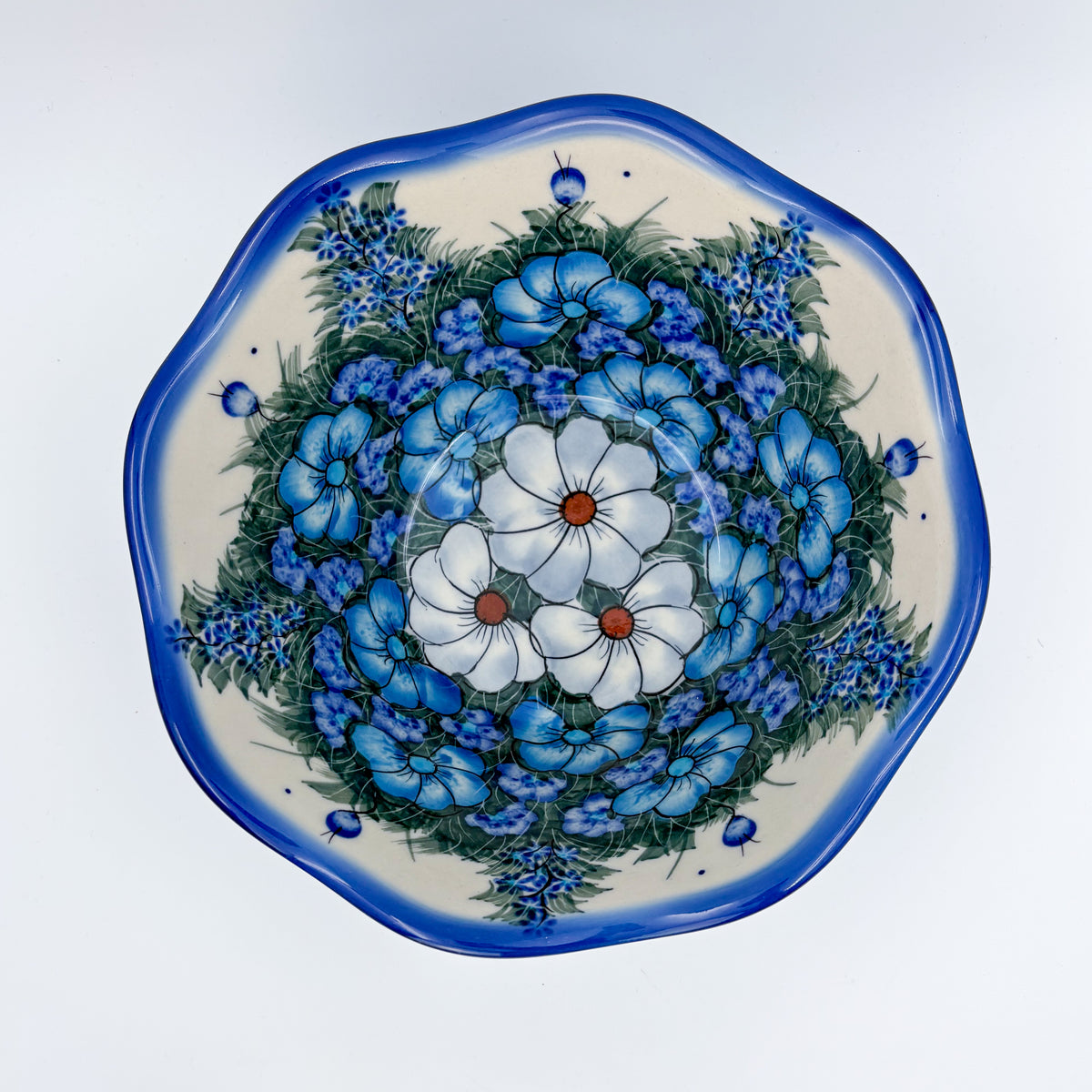 Forget Me Not Pansy wavy bowl, top-down straight-on view