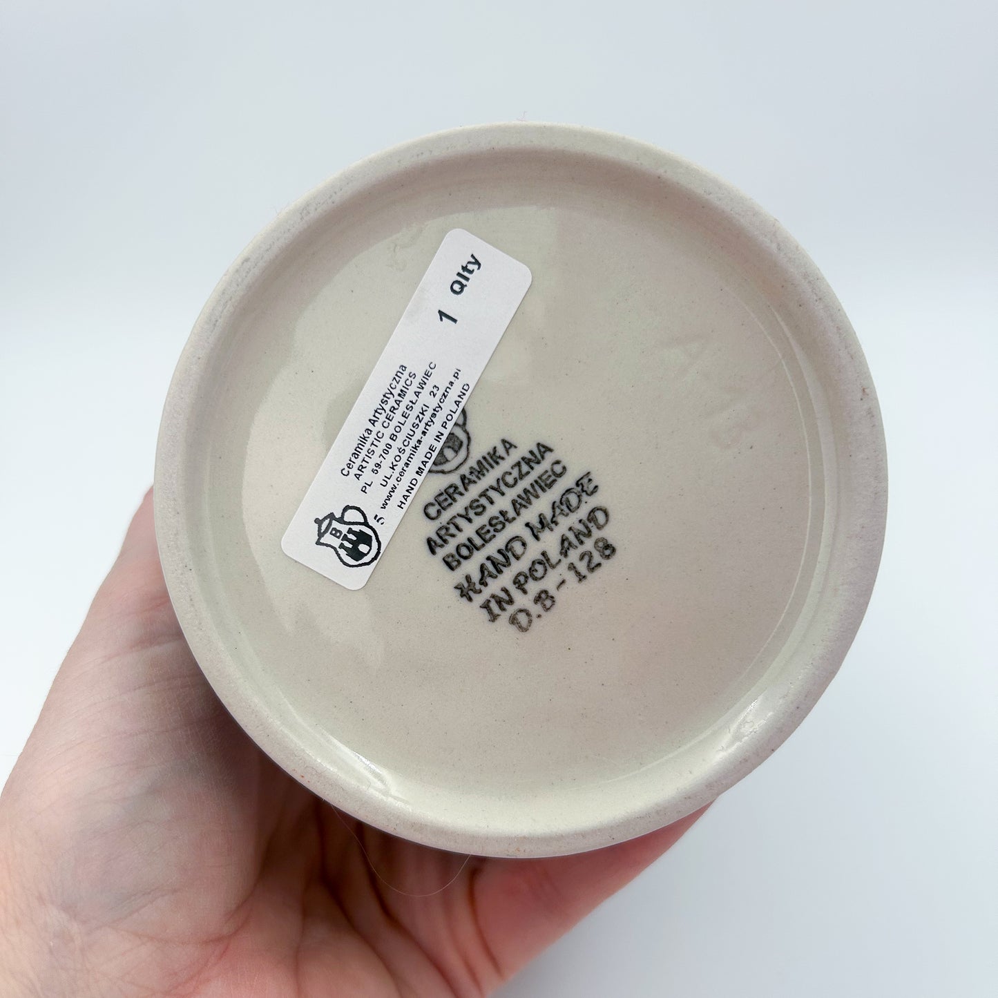  7” floral soap dispenser is a handmade by talented Polish artisans. Dimensions 6.73” x 3.74"
Ceramika Artystyczna Company
