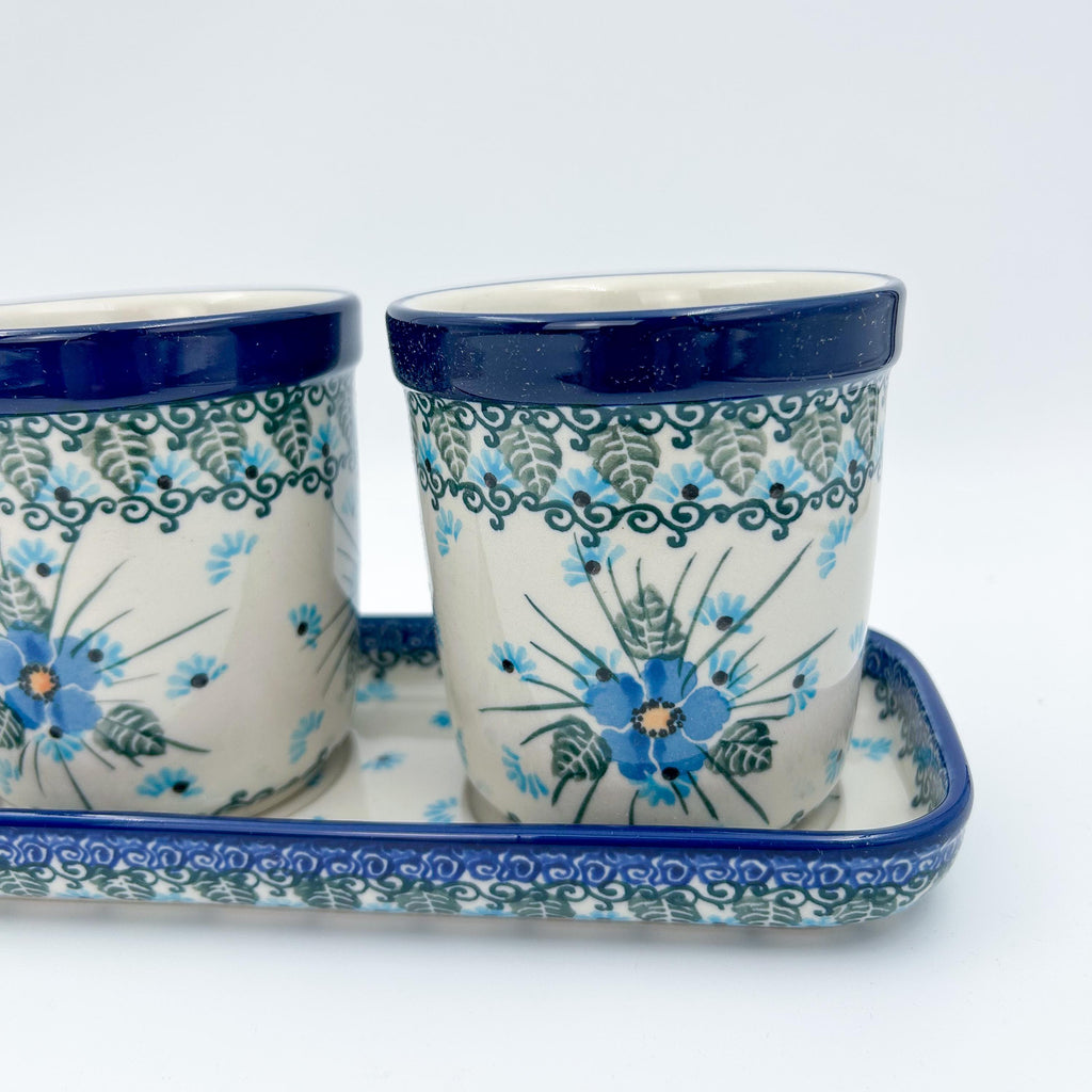 This 12” blue floral planter. This planter has 4 pieces. 3 small pots with a long 12” tray. Each small pot has drainage holes.
Dimensions 12.13" x 3.94" X 4.13'
Ceramika Artystyczna Company