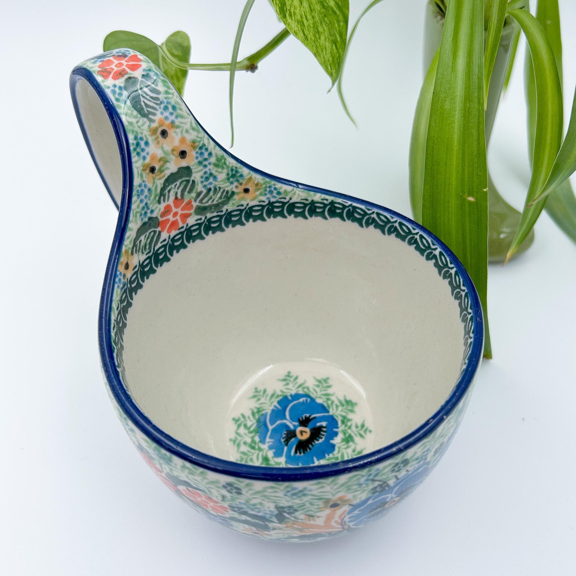 16oz foral bowl with loop handle in the UNIKAT Vibrant Bouquet pattern