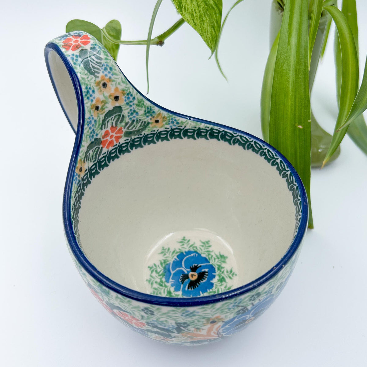 16oz foral bowl with loop handle in the UNIKAT Vibrant Bouquet pattern