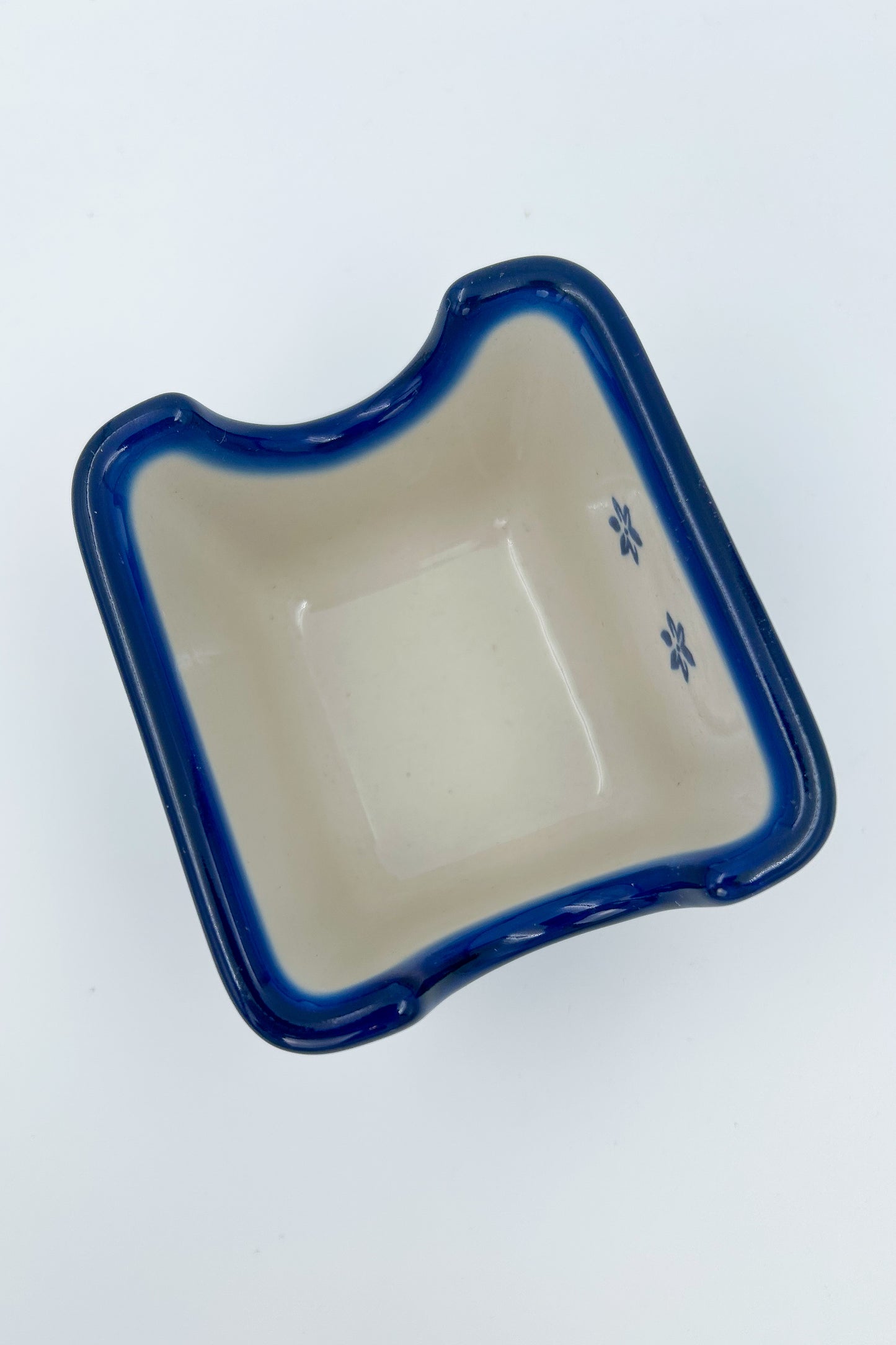 Polish pottery hand made  3” rectangular sugar packet holder in Happiness Pattern.
Ceramika Bona Company