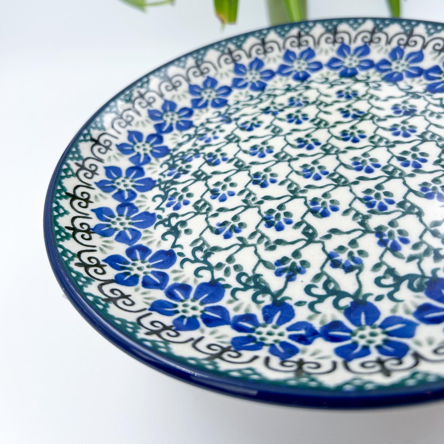  7.91” plate in the Unikat Blue Dogwood pattern