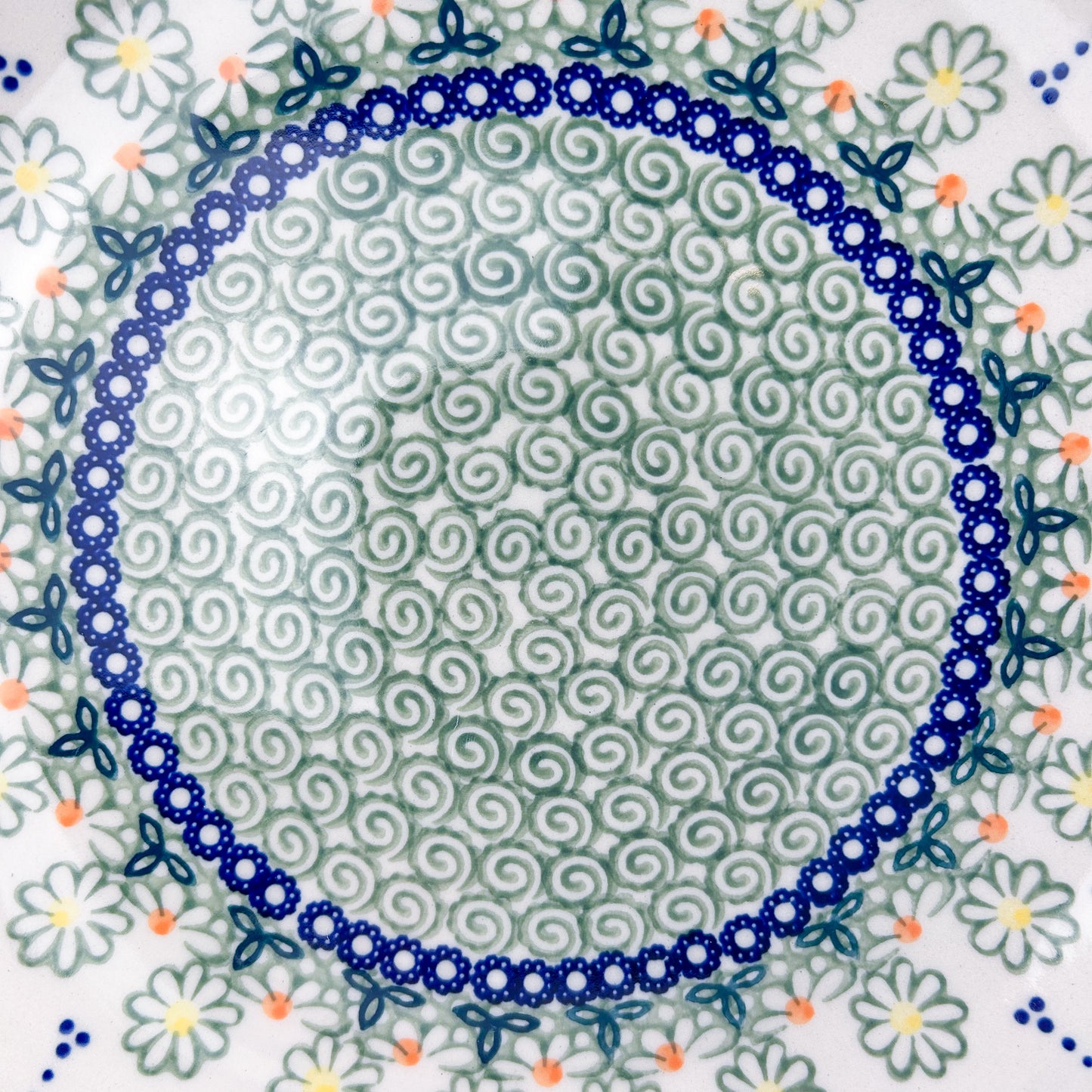 Polish pottery 10” floral plate in the Unikat Mayzie Design.
Dimension 10 3/4” round
Ceramika Manufaktura Company
