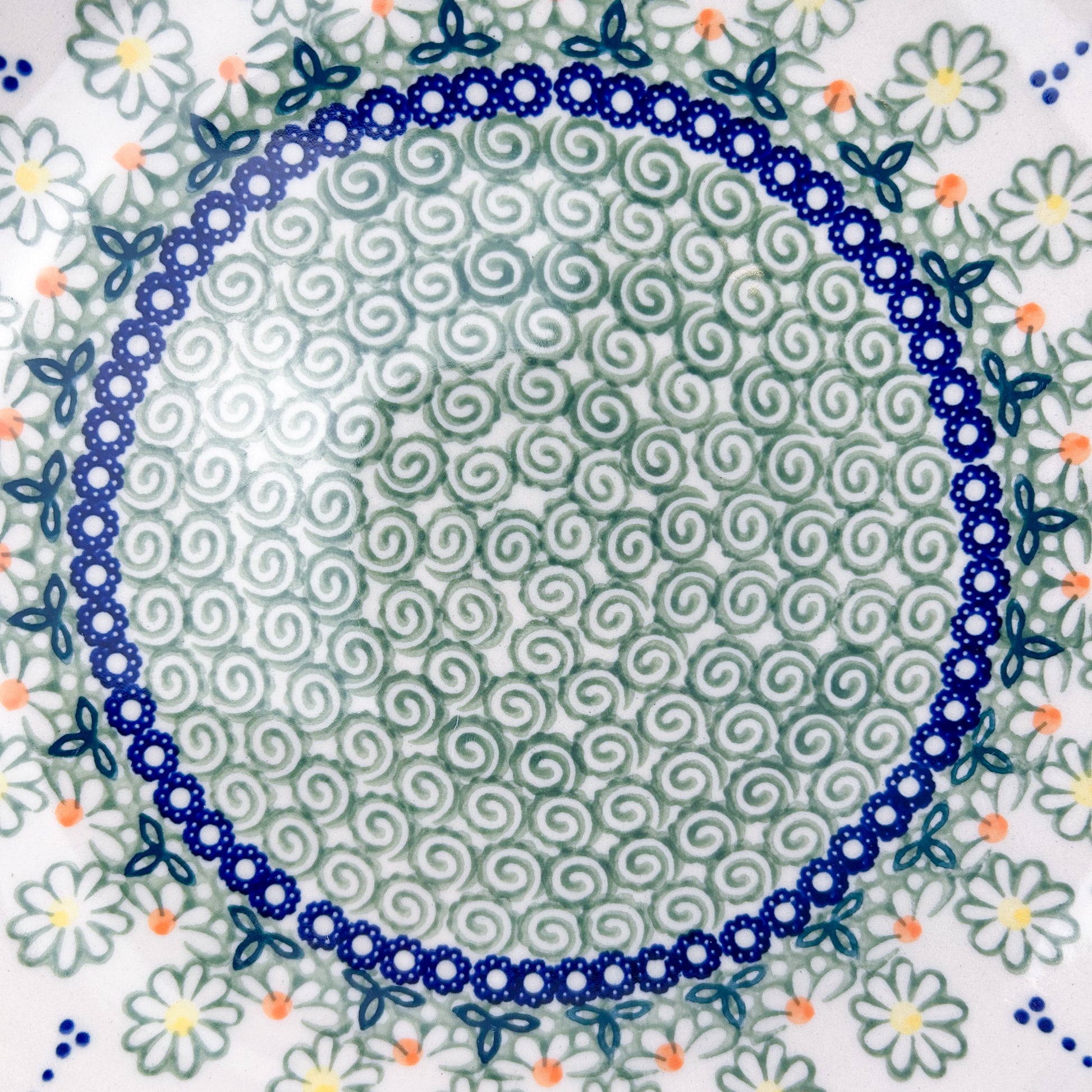Polish pottery 10” floral plate in the Unikat Mayzie Design.
Dimension 10 3/4” round
Ceramika Manufaktura Company