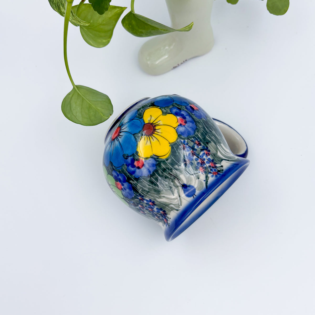 Forget Me Not Pansy bubble mug tipped on its side, top-down view of floral pattern
