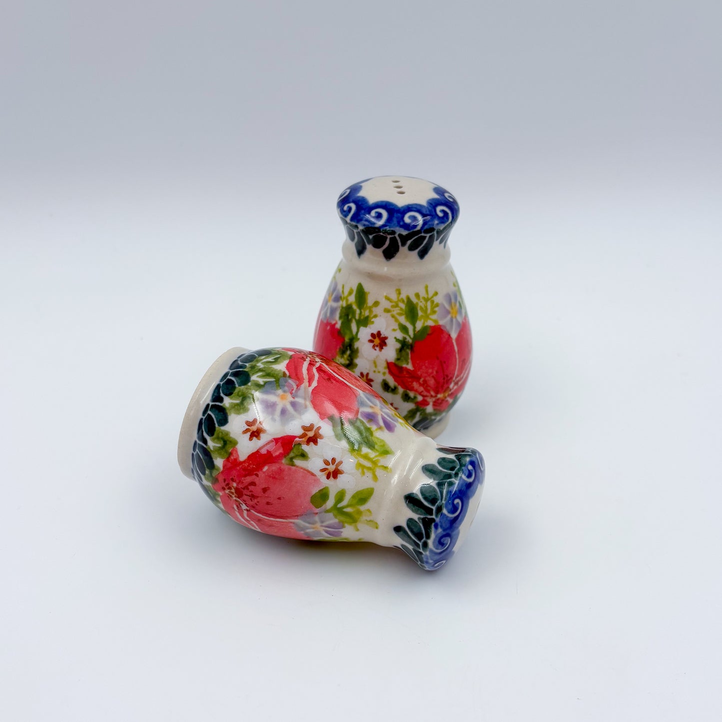 3“ Salt and Pepper Shakers.  Handmade Polish pottery.  UNIKAT Scarlet Blossoms
