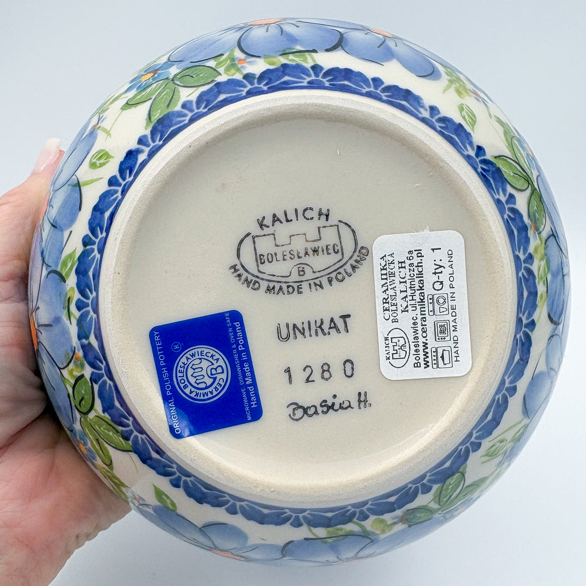 Blue Daisy bowl, bottom stamp with Kalich Boleslawiec Unikat mark held in hand