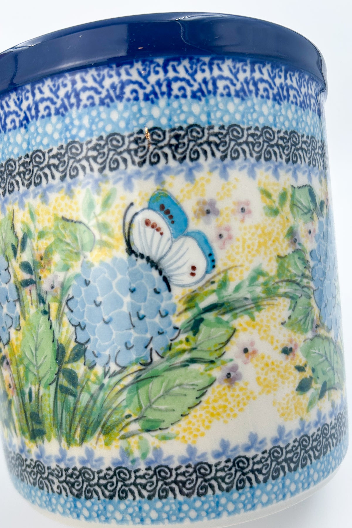 6” Blue hyudrangea Utensil holder is a handmade by talented Polish artisans. Polish UNIKAT signature utensil jar, hand painted
Ceramika Artystyczna Company