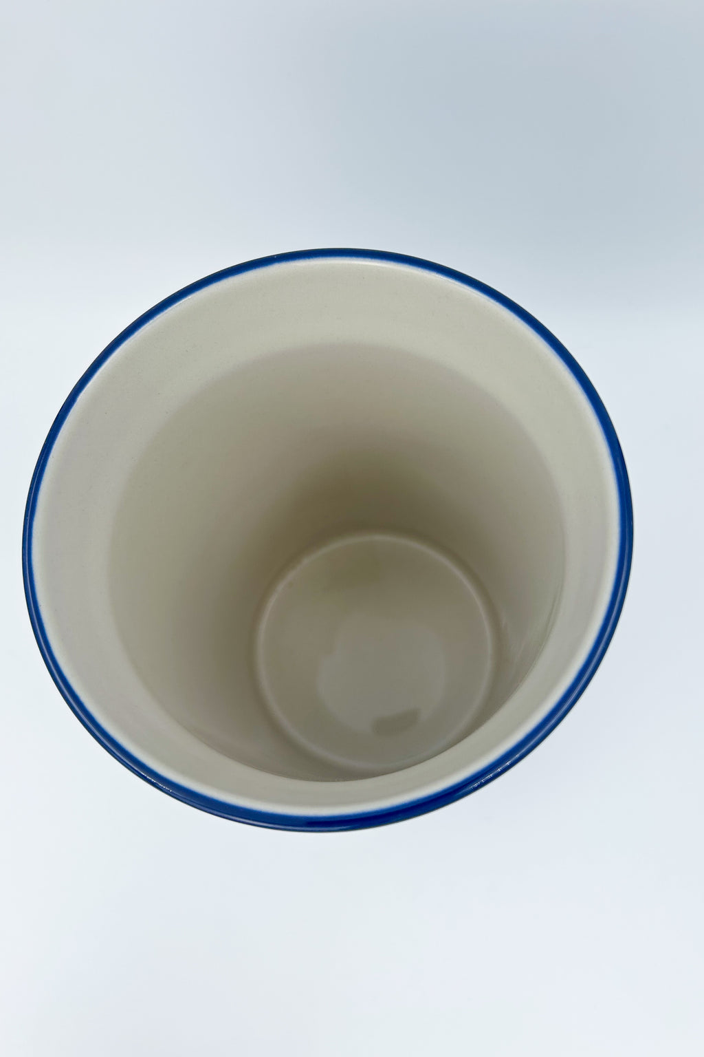 This 8” blue Utensil holder is a handmade by talented Polish artisans. This stoneware is microwave, oven and dishwasher safe as well as chip resistant.
