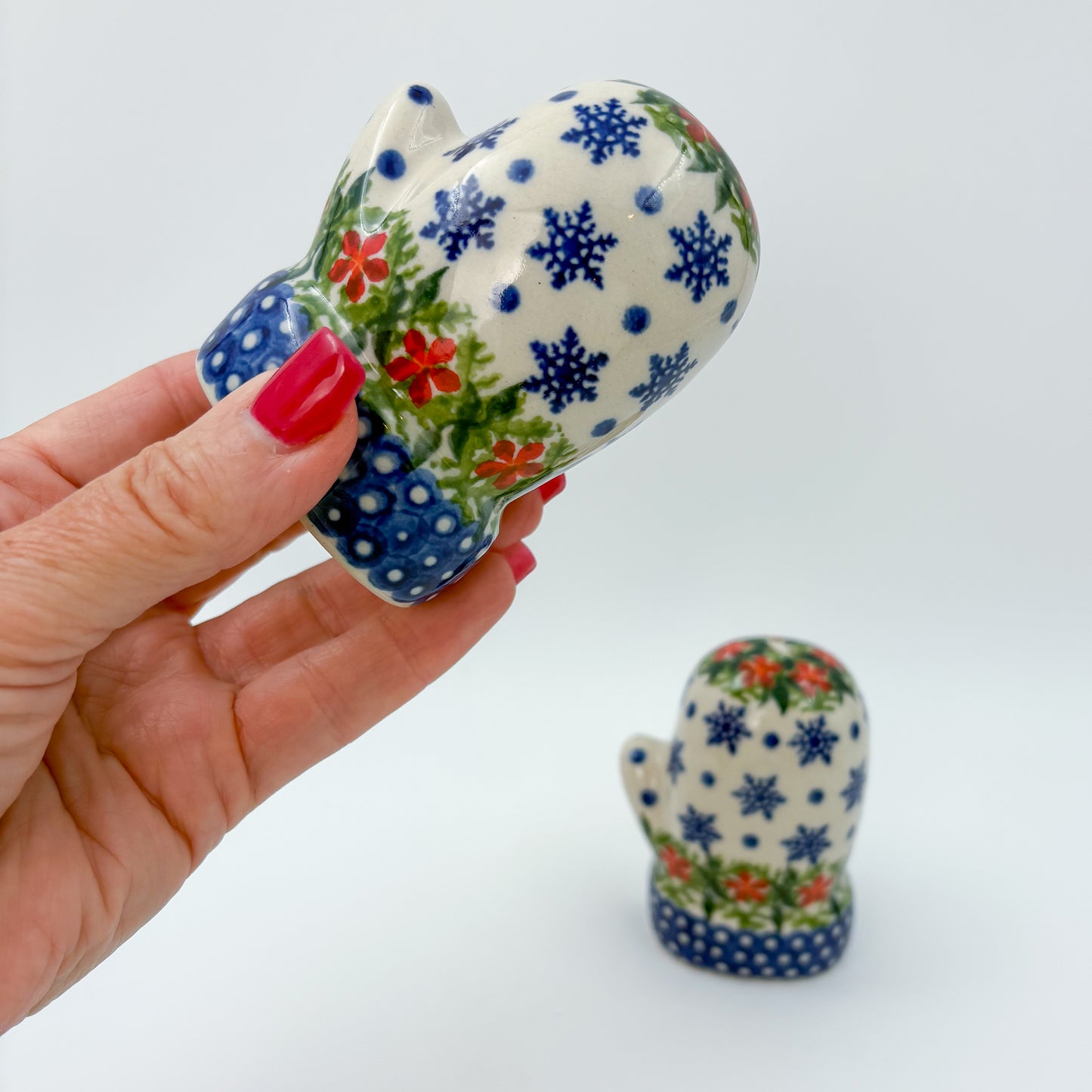 Mitten Salt and Pepper Shakers.  Handmade Polish pottery.  UNIKAT Snowflakes