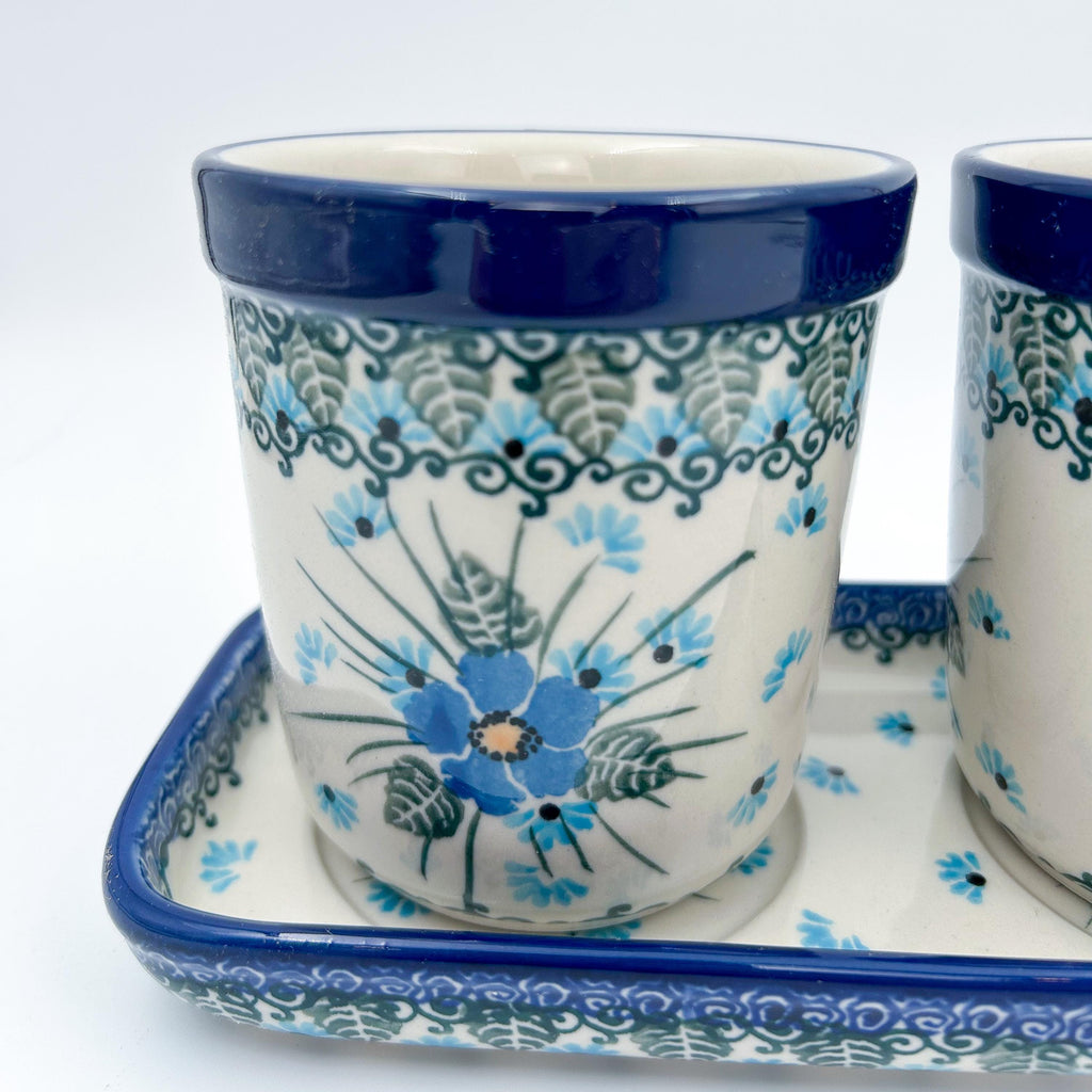 This 12” blue floral planter. This planter has 4 pieces. 3 small pots with a long 12” tray. Each small pot has drainage holes.
Dimensions 12.13" x 3.94" X 4.13'
Ceramika Artystyczna Company