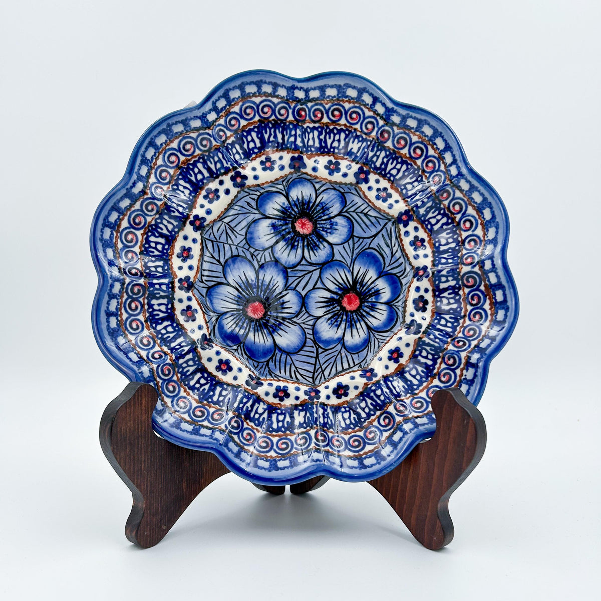 Hand made in Poland this 8” platter is made by talented artisans. This stoneware is microwave, dishwasher and oven safe as well as chip resistant.
8.46" round