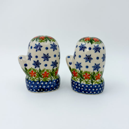 Mitten Salt and Pepper Shakers.  Handmade Polish pottery.  UNIKAT Snowflakes