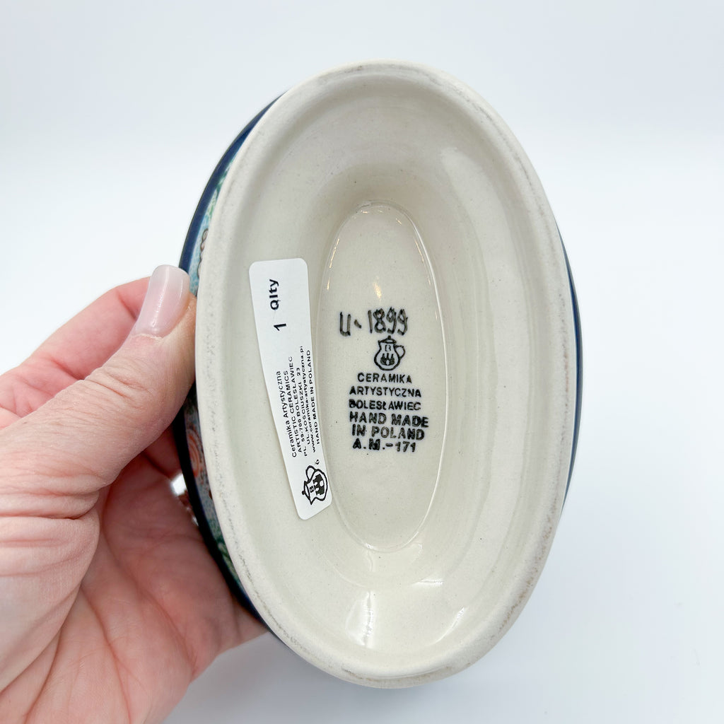 This 6” Polish pottery soap dish. UNIKAT Ocean Whisper pattern, that is hand painted with shells and aquatic life.
Ceramika Artystyczna Company
5.75" X 3.86" x 1.81"