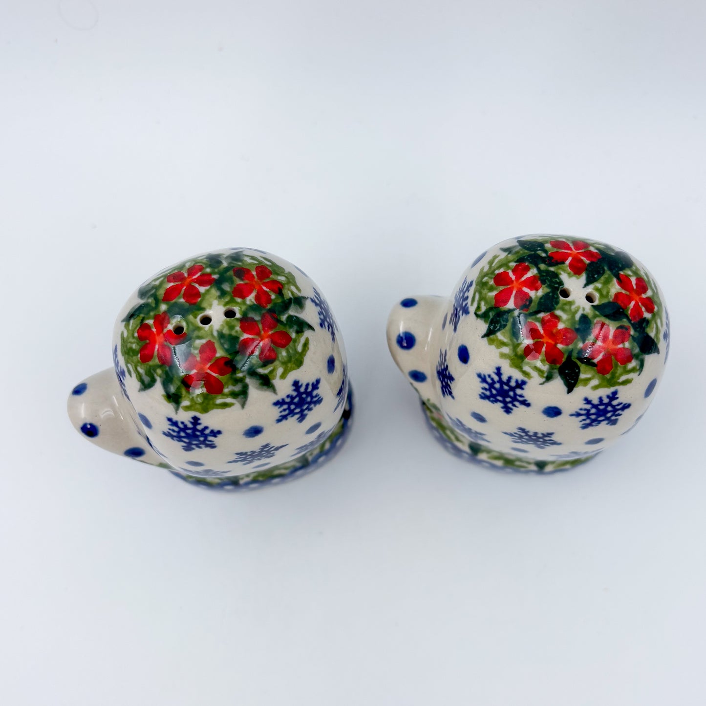Mitten Salt and Pepper Shakers.  Handmade Polish pottery.  UNIKAT Snowflakes
