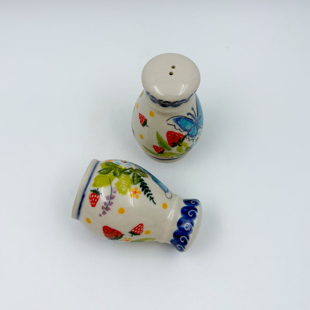 3” Salt and Pepper Shakers Olimp.  Handmade Polish pottery.  UNIKAT Berry Patch