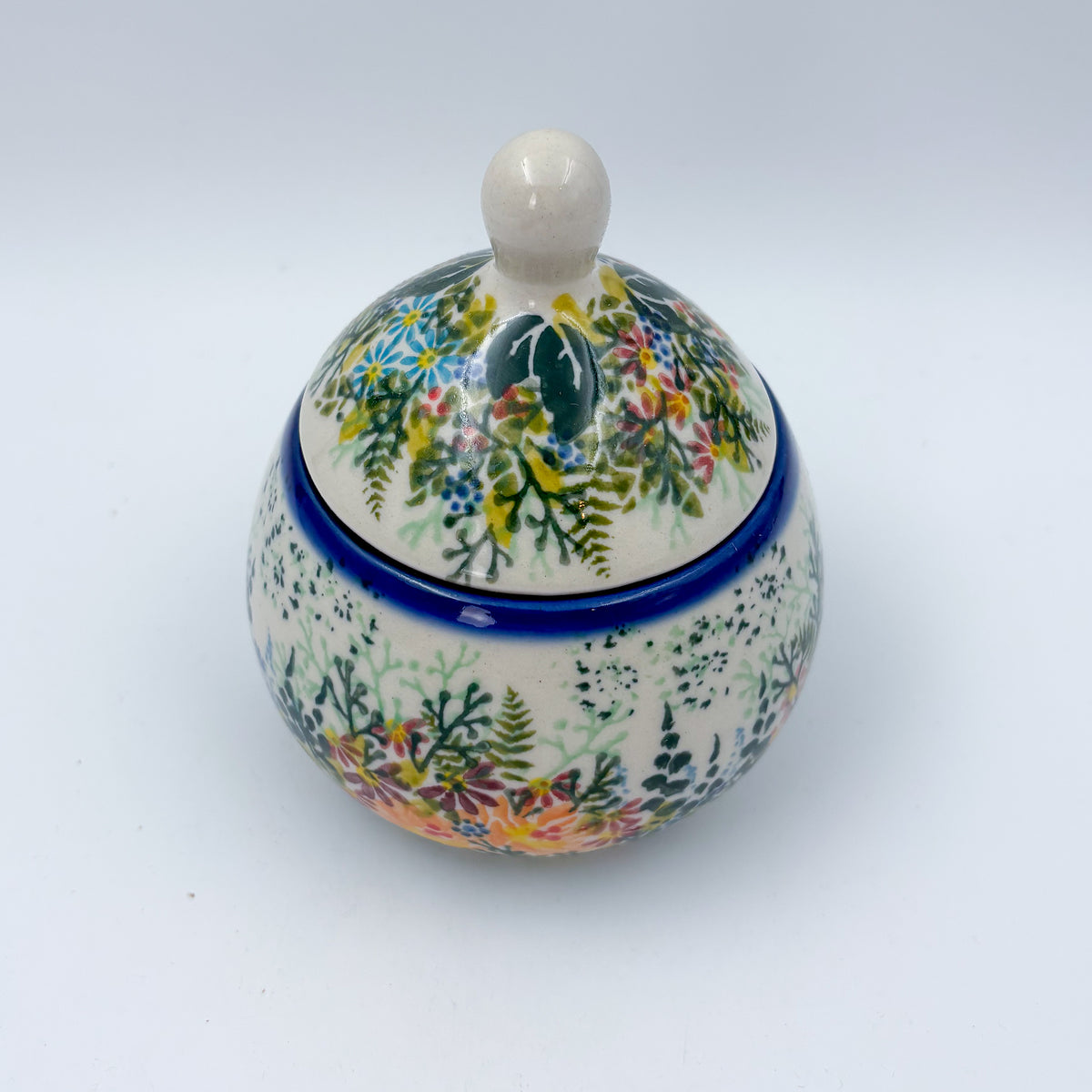 UNIKAT Wild Fern Bouquet round sugar bowl with lid, angled front view of fern and wildflower pattern