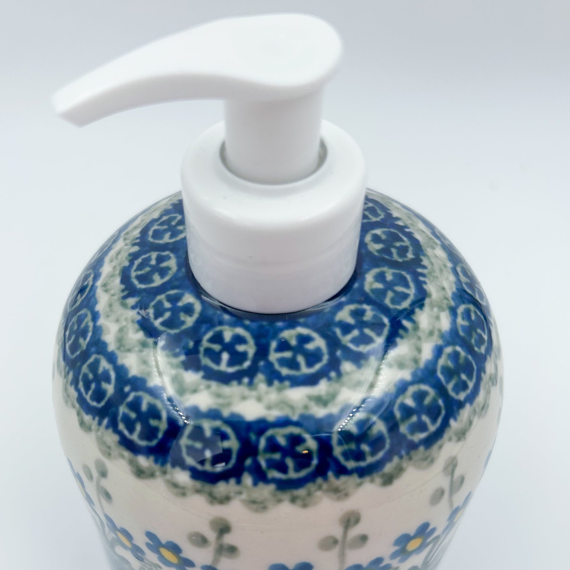 7” floral soap dispenser is a handmade by talented Polish artisans. Dimensions 6.73” x 3.74"
Ceramika Artystyczna Company

