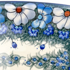 UNIKAT Forget Me Knot Pansy Daria platter, close-up rim detail showing white pansies and center fern band