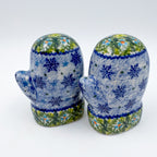 Mitten Salt and Pepper Shakers.  Handmade Polish pottery.  UNIKAT Blue Snowflakes