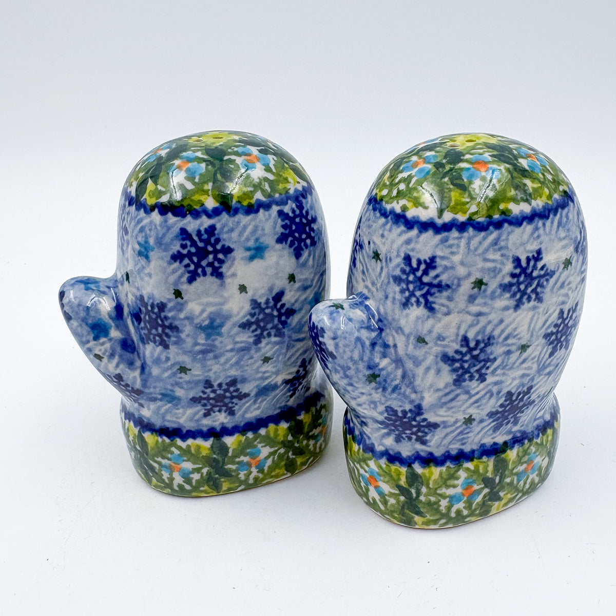 Mitten Salt and Pepper Shakers.  Handmade Polish pottery.  UNIKAT Blue Snowflakes