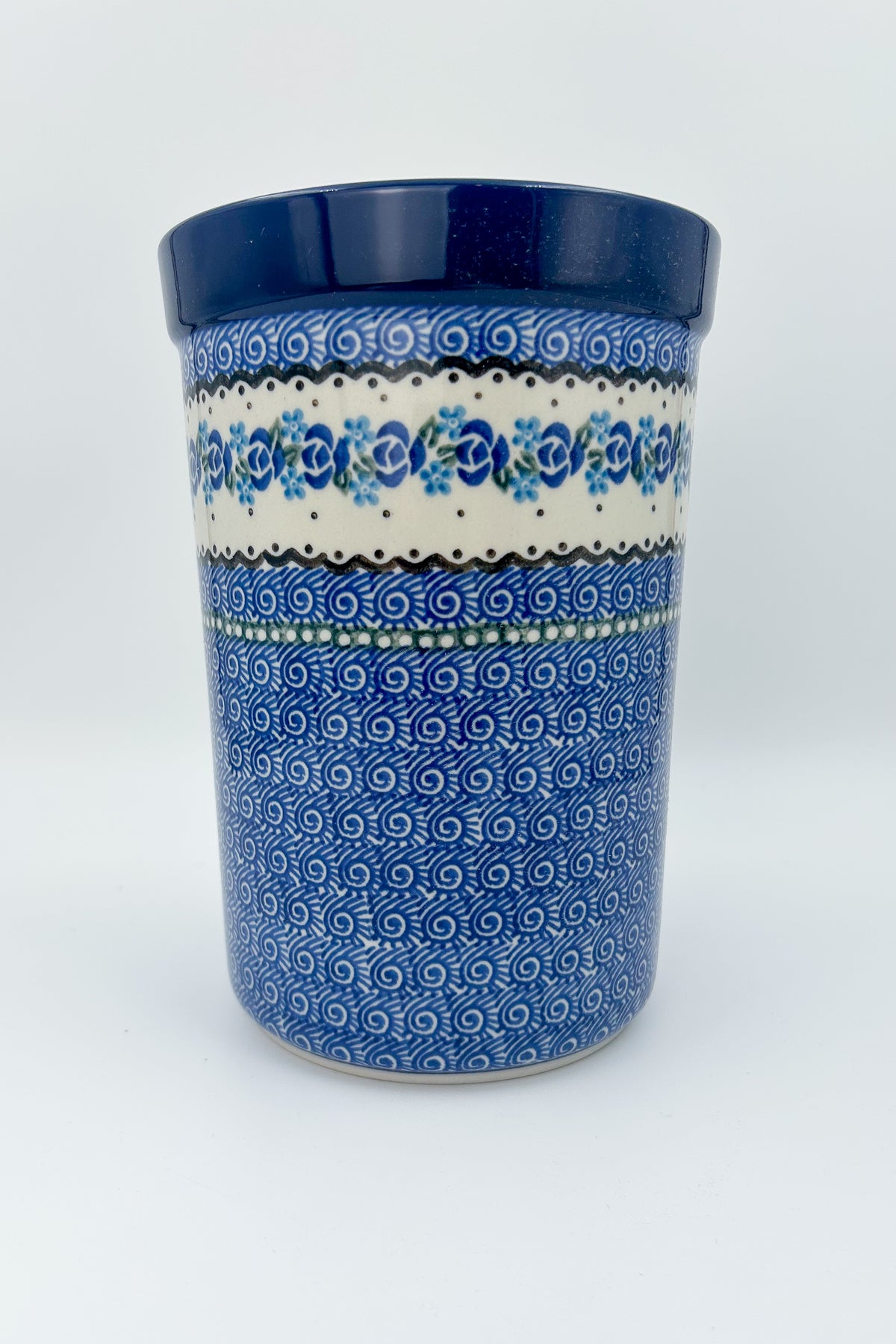 This 8” blue Utensil holder is a handmade by talented Polish artisans. This stoneware is microwave, oven and dishwasher safe as well as chip resistant.
Ceramika Artystyczna Company