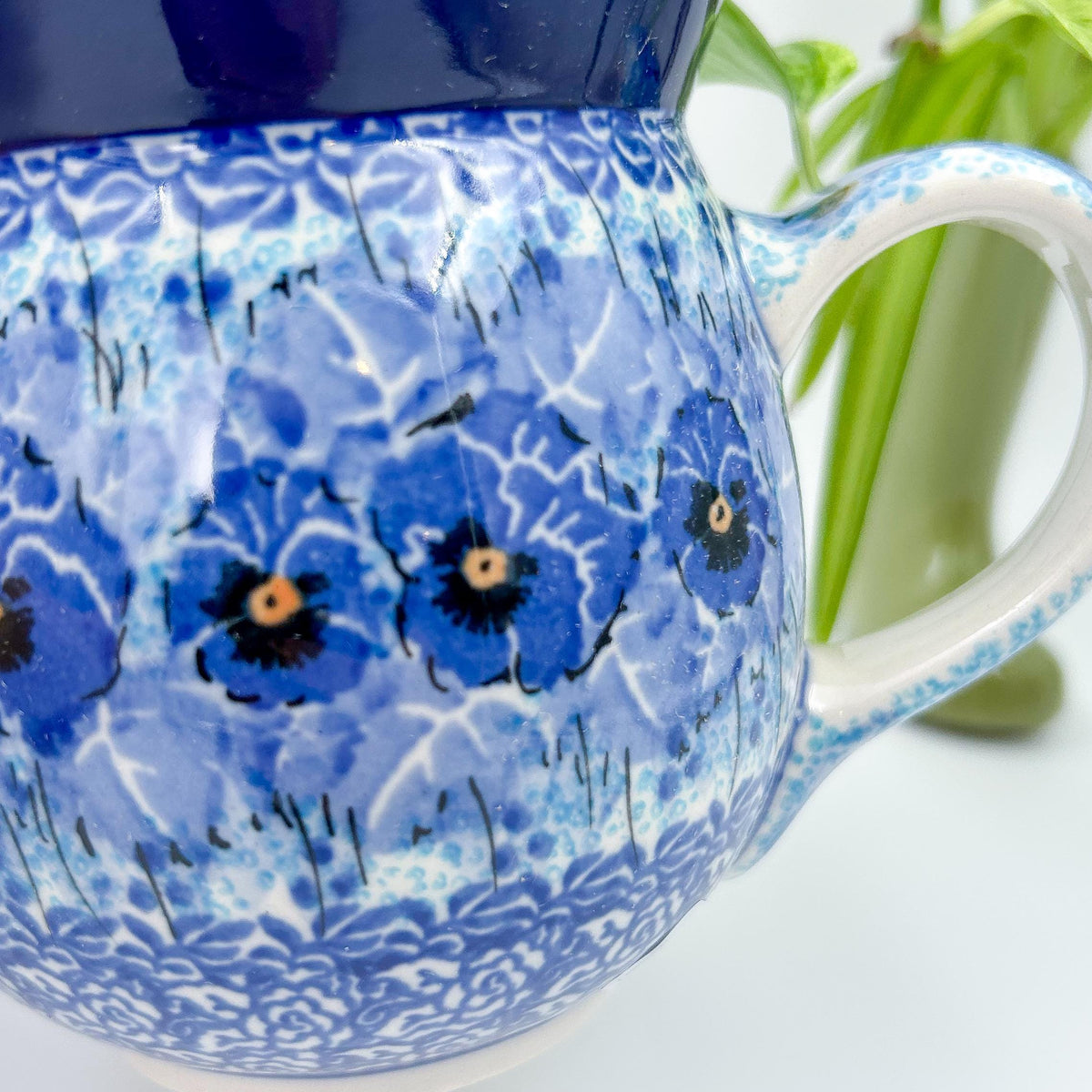 Close-up of Deep Winter pansy pattern and handle
