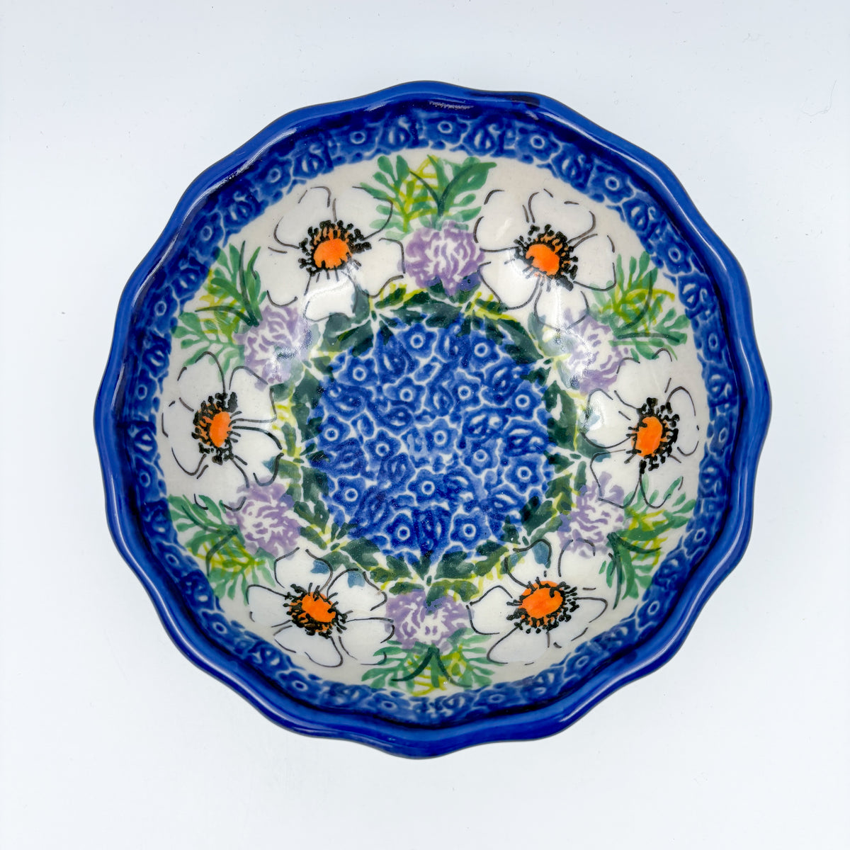 UNIKAT Primrose scalloped bowl, top-down view of blue mandala center surrounded by poppy and lavender ring