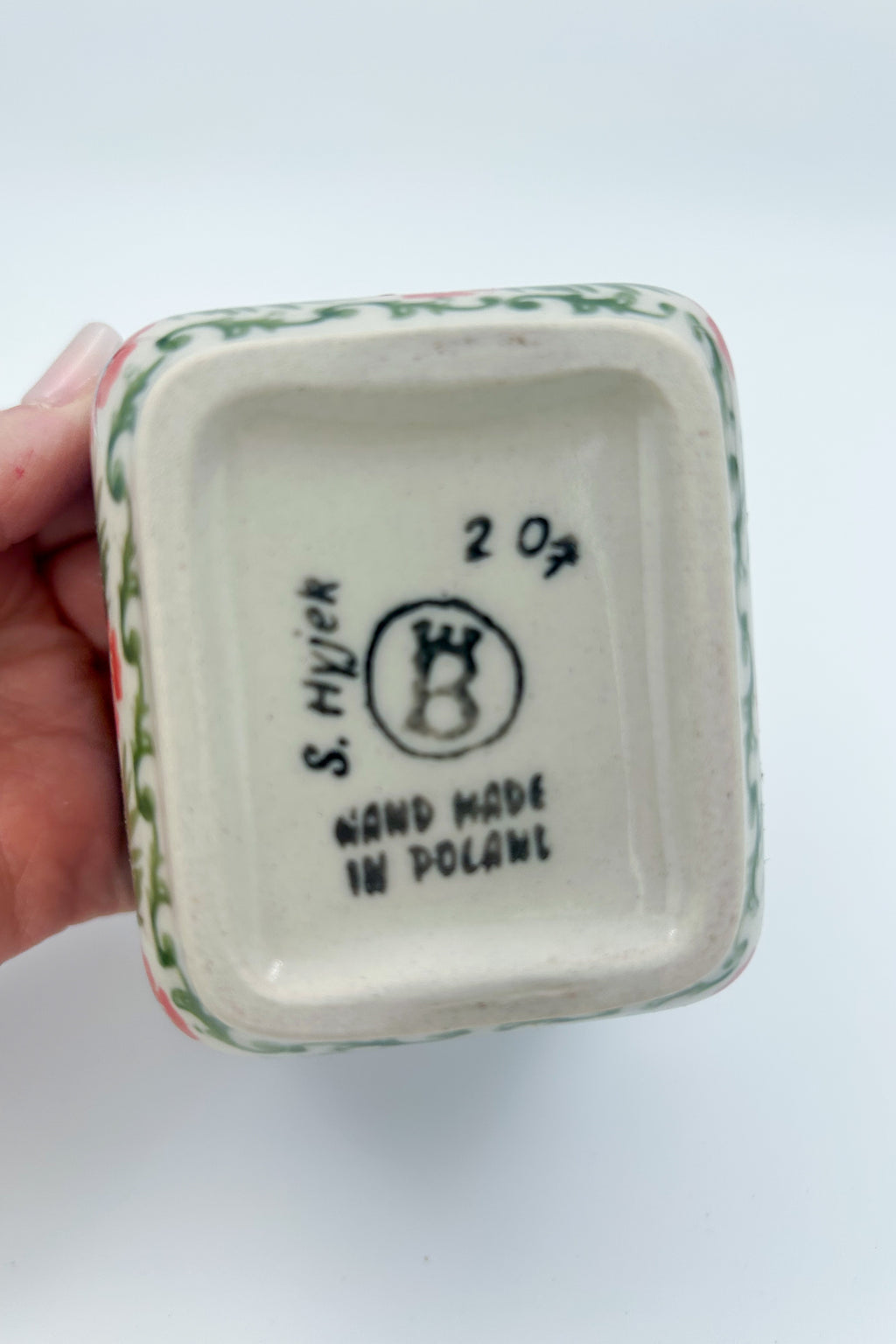 Polish pottery hand made  3” rectangular sugar packet holder in Happiness Pattern.
Ceramika Bona Company