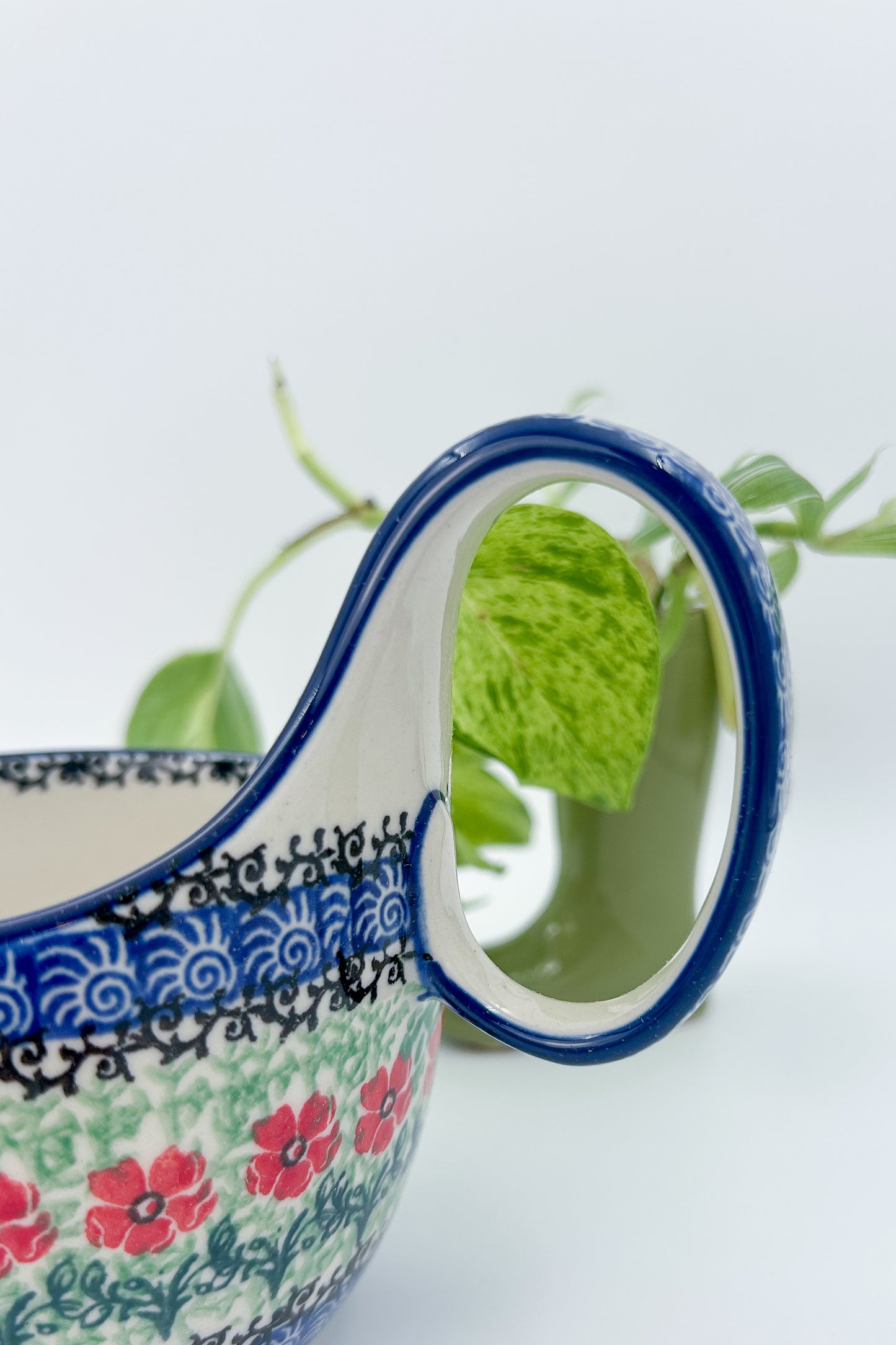Polish pottery 16oz bowl with loop handle in the UNIKAT Candy Red Poppy pattern. It holds 16 oz of fluid.
Ceramika Artystyczna Company