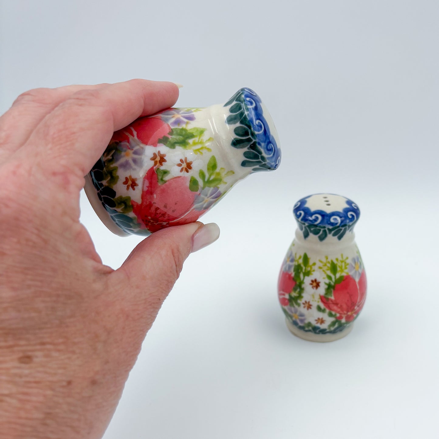 3“ Salt and Pepper Shakers.  Handmade Polish pottery.  UNIKAT Scarlet Blossoms